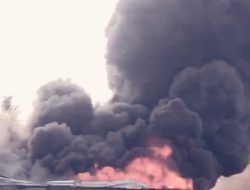 Gudang Minyak di Perumahan Srimulyo Pesawaran Dilaporkan Terbakar, Damkar Lamsel Kirim 3 Unit Mobil Pemadam